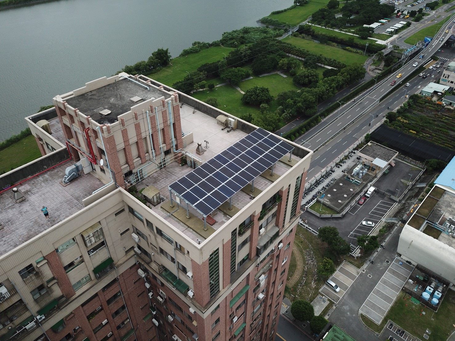 44121399_274001679911920_980968533246607360_o